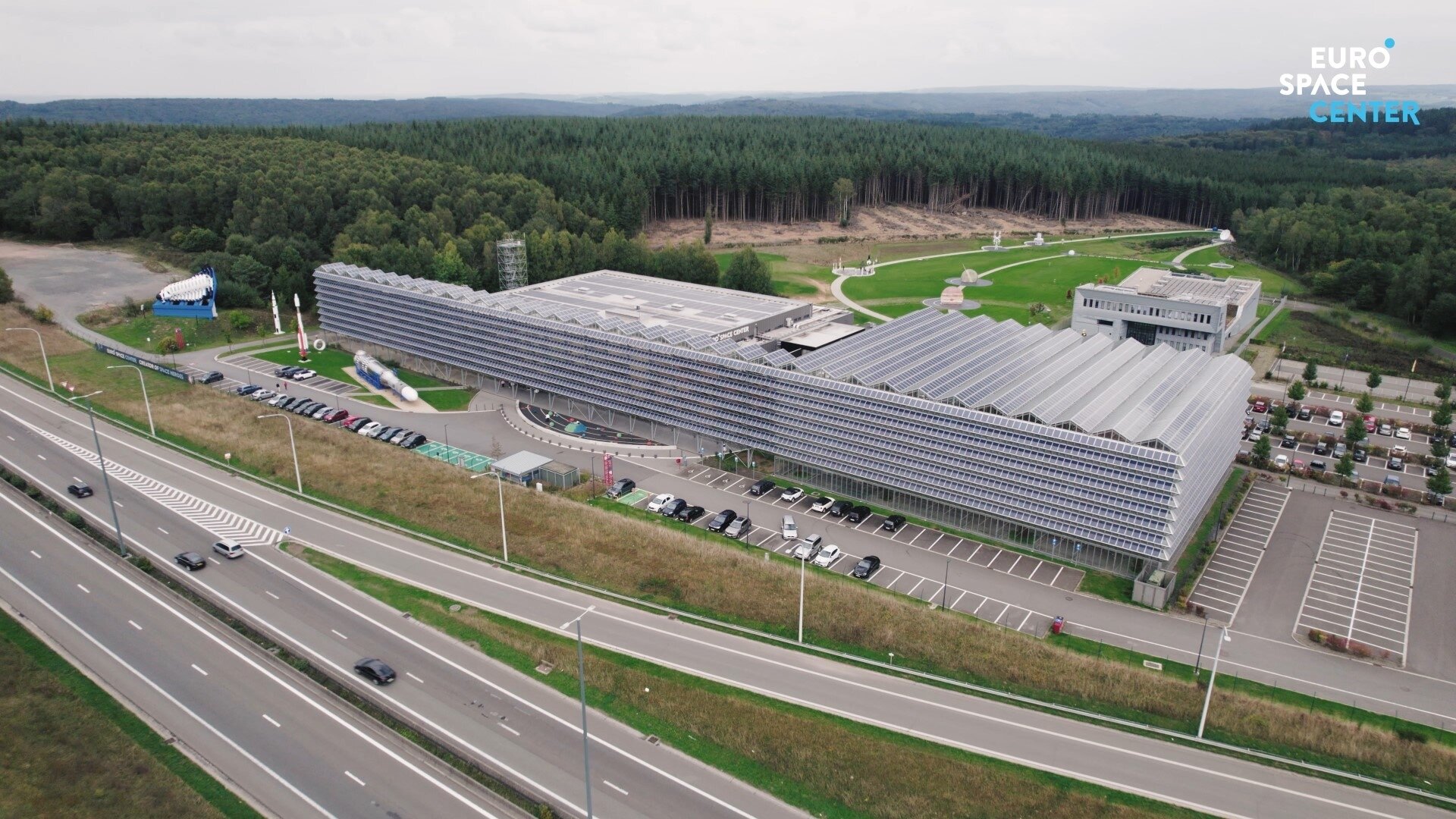 Euro Space Center - b&acirc;timent front view