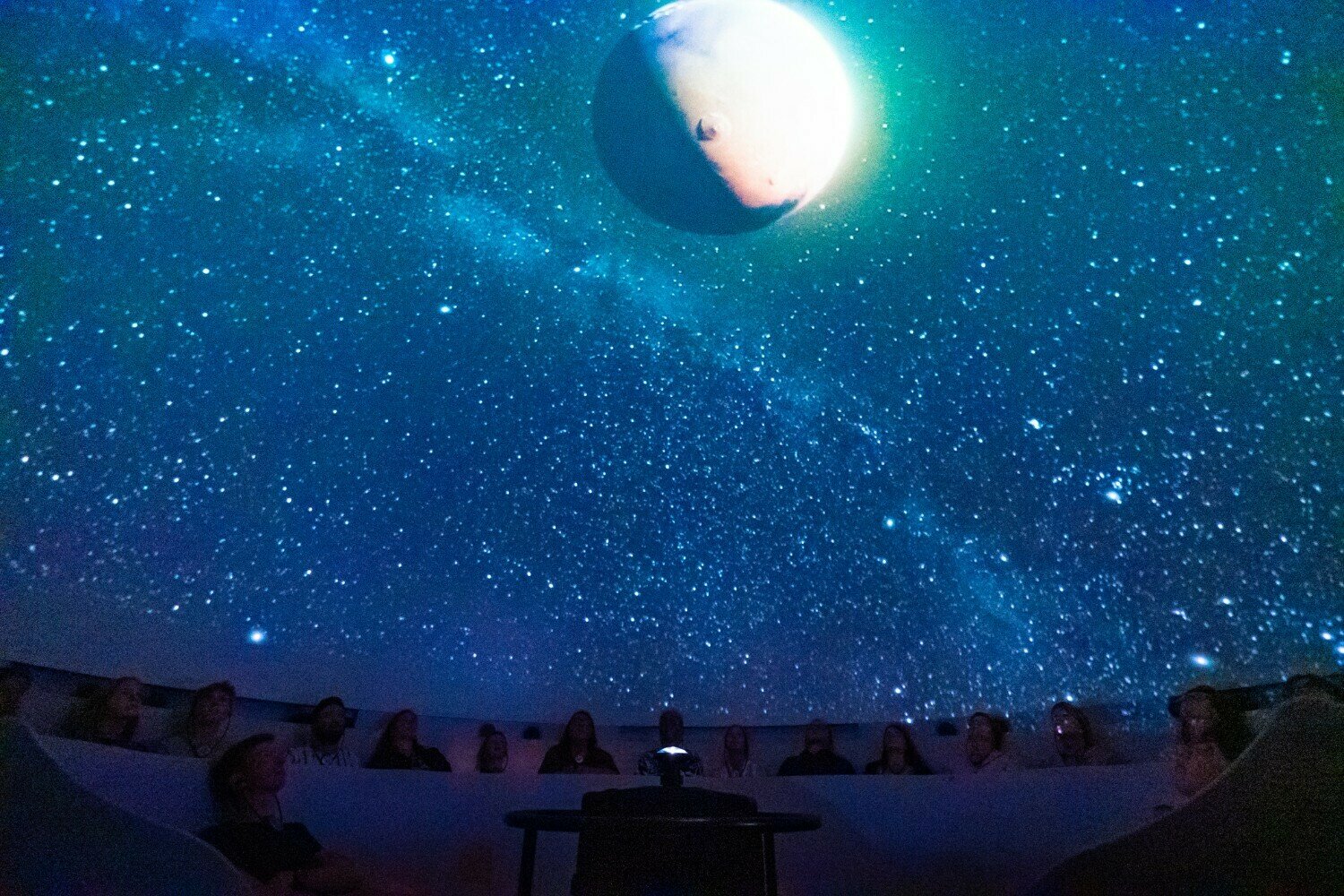 Découverte astronomie enfants Belgique planétarium activité famille Wallonie